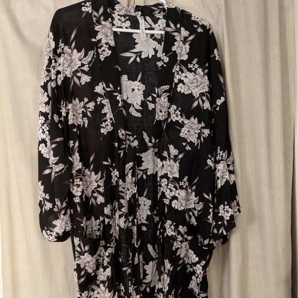 Flower Kimono - Picture 1 of 4